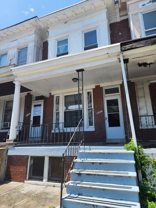 1206 Oakhurst Pl in Baltimore, MD - Building Photo