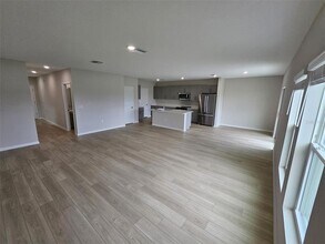 37327 Sagemoor Dr in Zephyrhills, FL - Building Photo - Building Photo