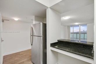 1500 Bay Rd in Miami Beach, FL - Building Photo - Building Photo