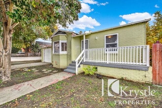 241 Mayo Ave in Vallejo, CA - Building Photo - Building Photo