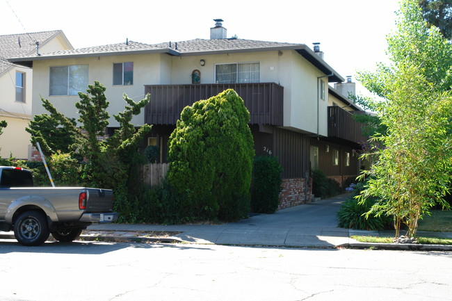 216 Grand Blvd in San Mateo, CA - Foto de edificio - Building Photo