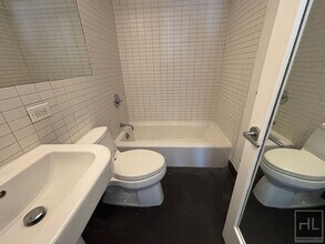 East 39th Street, Unit 24B in New York, NY - Building Photo - Building Photo