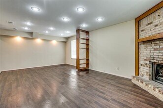 110 Crandall Rd in Irving, TX - Building Photo - Building Photo