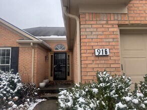 916 Palomino Ln in Lexington, KY - Building Photo - Building Photo