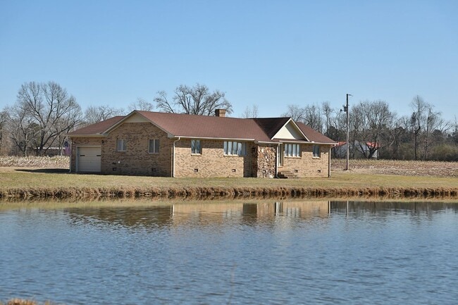 236 Lake Dr in Dresden, TN - Building Photo - Building Photo