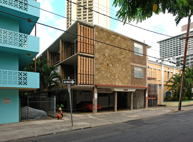 2413 Prince Edward St in Honolulu, HI - Building Photo - Building Photo