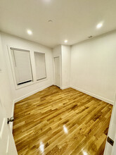 74 Corona St, Unit 2 in Boston, MA - Foto de edificio - Building Photo