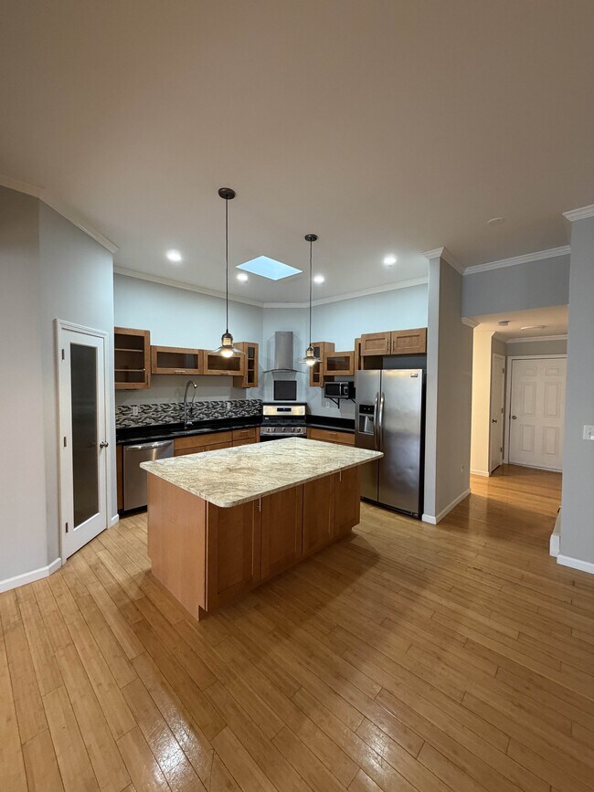property at 873 Farmington Ave