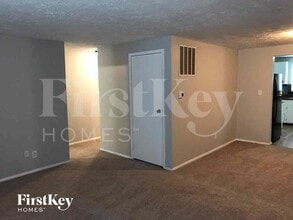 5901 Pemberly Dr in Indianapolis, IN - Foto de edificio - Building Photo