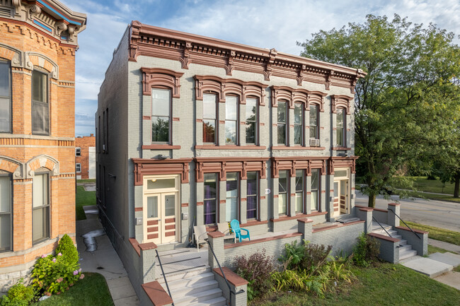 935 N Superior St in Toledo, OH - Building Photo - Building Photo