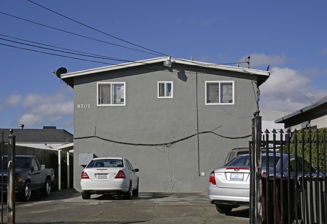 9701 E St in Oakland, CA - Foto de edificio - Building Photo