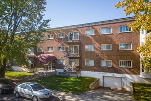 460 Bourke Av in Dorval, QC - Building Photo