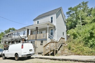 1103 Crosby St in Braddock, PA - Building Photo - Building Photo