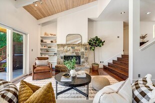 17389 Gehricke Rd in Sonoma, CA - Building Photo