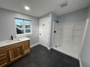 611 Tangent St in Lebanon, OR - Building Photo - Building Photo