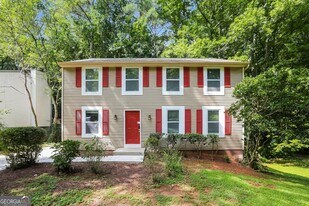 694 Stoneside Dr in Stone Mountain, GA - Building Photo