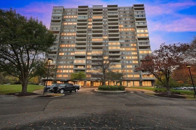 2324 Madison Rd in Cincinnati, OH - Building Photo - Building Photo