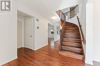 7 Castlethorpe Crescent in Ottawa, ON - Building Photo - Building Photo