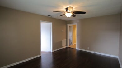 2425 Chapel Avenue, Unit B in Nashville, TN - Foto de edificio - Building Photo