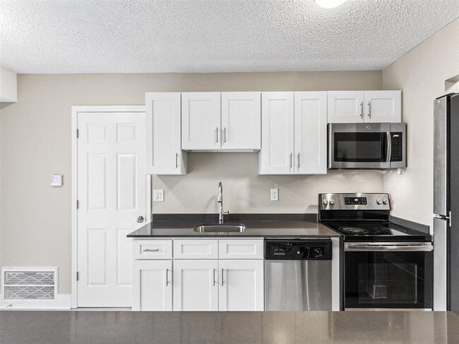 Greens on North Forest in Williamsville, NY - Building Photo - Building Photo