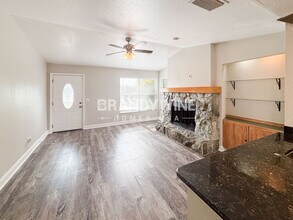 1016 36th St W in Bradenton, FL - Foto de edificio - Building Photo