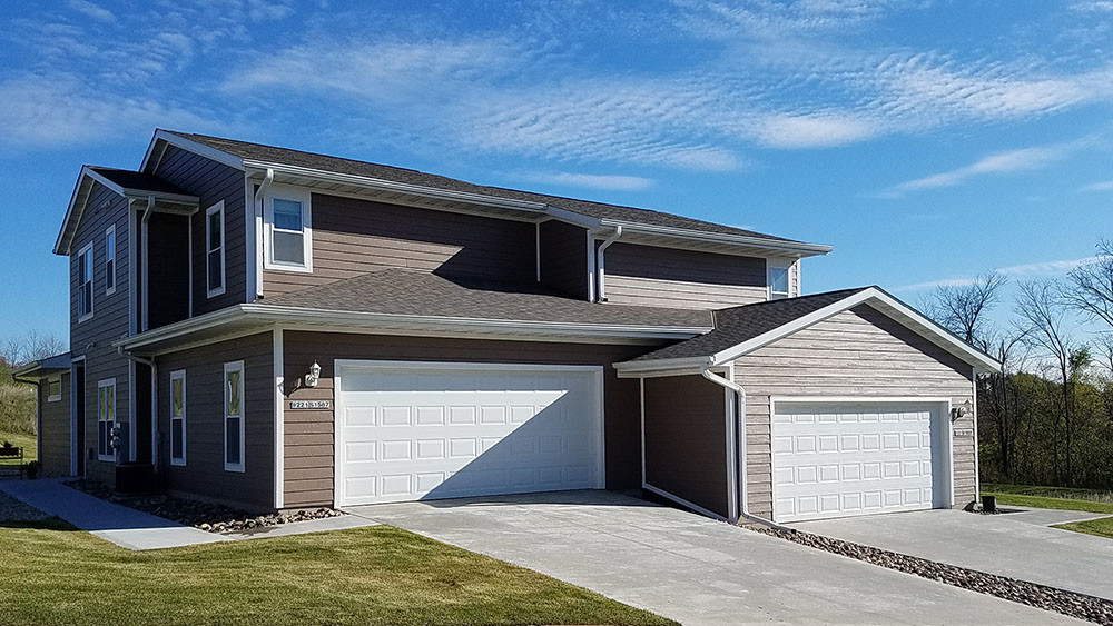 Overlook Luxury Townhomes in Waukesha, WI - Building Photo