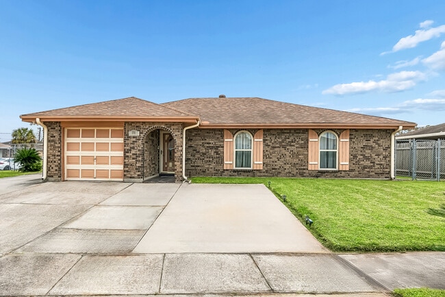 property at 1501 Somerset Pl