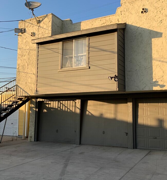 45 W 52nd St Apartments and Nearby Long Beach Apartments For Rent