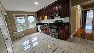 13 Beacon St in Quincy, MA - Building Photo - Building Photo