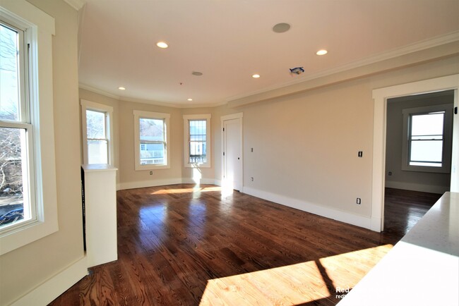 3916 Washington St, Unit 1 in Boston, MA - Building Photo - Building Photo