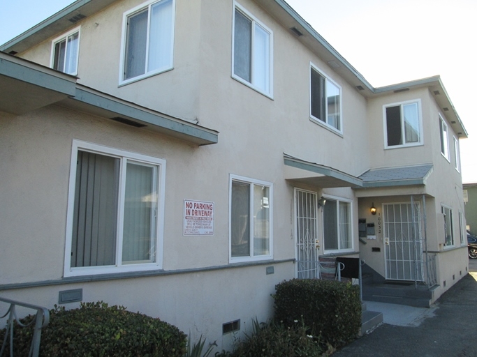 10030 Wiley Burke Ave in Downey, CA - Foto de edificio