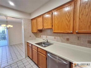 10 Concord Square in Sayreville, NJ - Building Photo - Building Photo