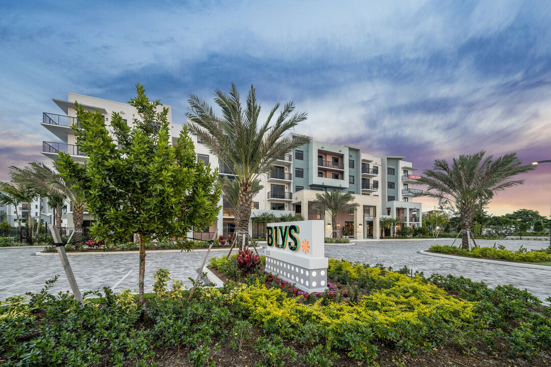 BLYS in Oakland Park, FL - Building Photo