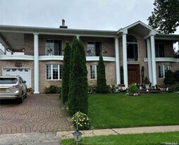 720 Fairview Ave in Westbury, NY - Building Photo