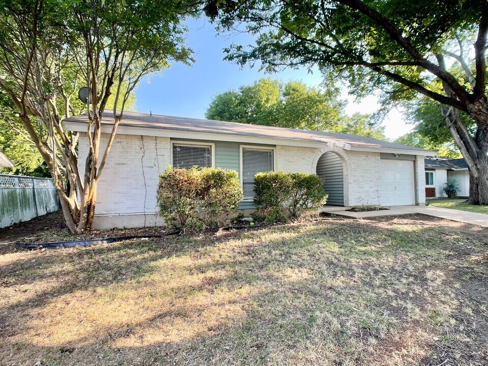 301 Craigmont Dr in Austin, TX - Building Photo