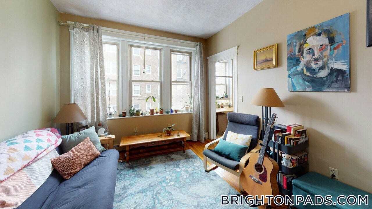 1625 Commonwealth Ave in Boston, MA - Building Photo