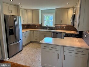 20 Stone Ridge Dr in New Freedom, PA - Foto de edificio - Building Photo