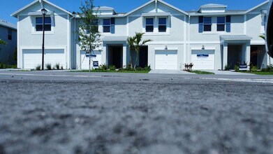 500 Salisbury Cir in Fort Pierce, FL - Building Photo - Building Photo