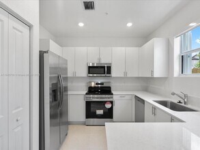 106 SW 184th Ave in Pembroke Pines, FL - Building Photo - Building Photo