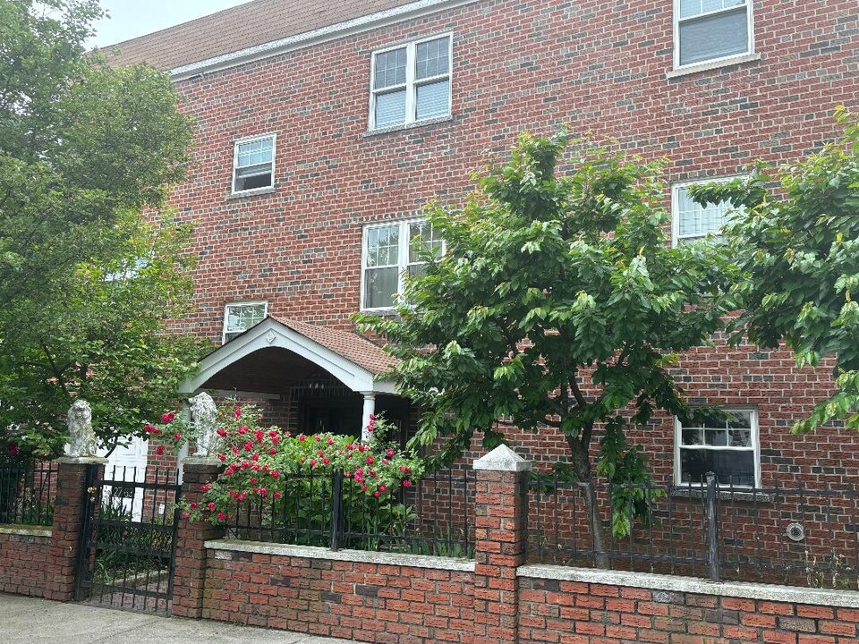 2763 Fish Ave in Bronx, NY - Building Photo