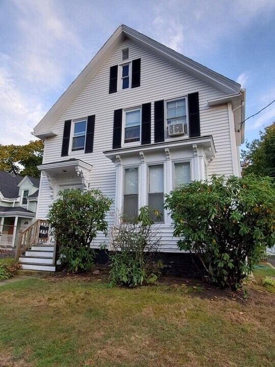 11 Pine Ave in Brockton, MA - Building Photo