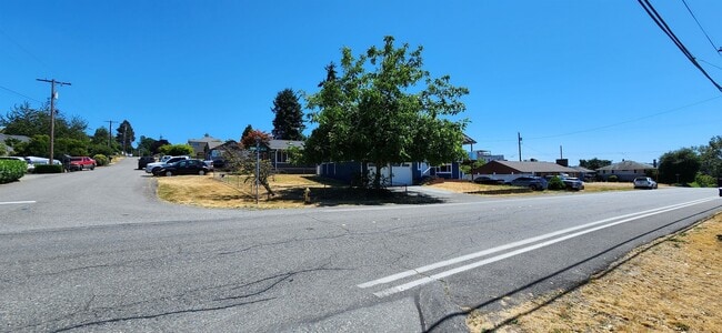 2820 Burnett Ave N in Renton, WA - Building Photo - Building Photo