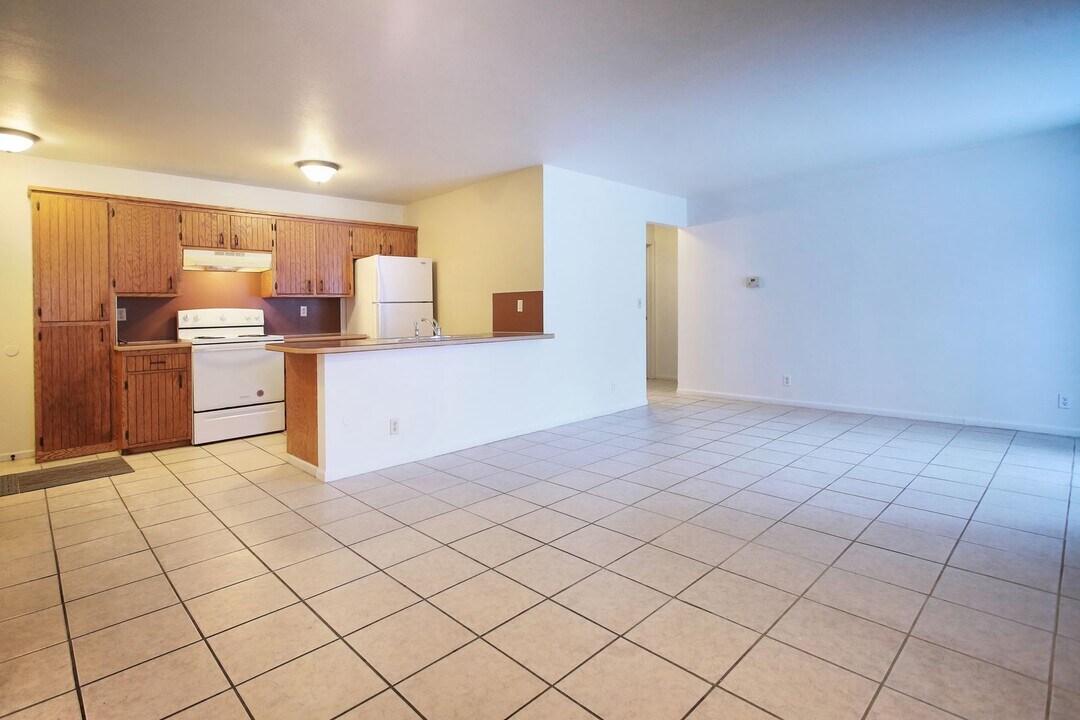 2743 Kragspough Ct in Holland, MI - Building Photo