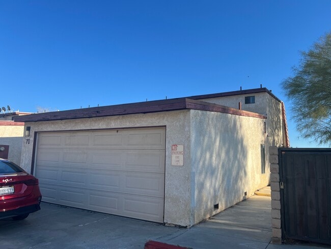 2260 E Avenue Q4, Unit 70 in Palmdale, CA - Building Photo - Building Photo