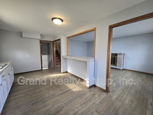 307 N Rosedale Ct in Round Lake, IL - Building Photo - Building Photo