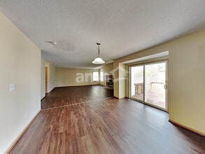2271 Landcrest Dr in Lancaster, OH - Building Photo - Building Photo