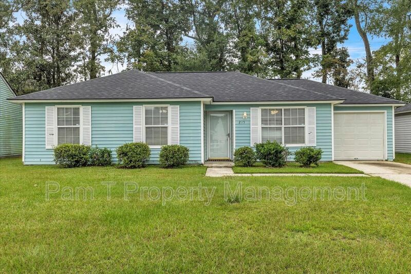 215 Laurelwood Dr in Savannah, GA - Building Photo