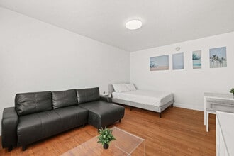 7340 Harding Ave in Miami Beach, FL - Building Photo - Building Photo