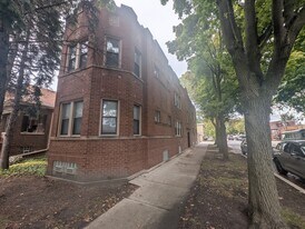 5820 W Berteau Ave, Unit 2 in Chicago, IL - Building Photo