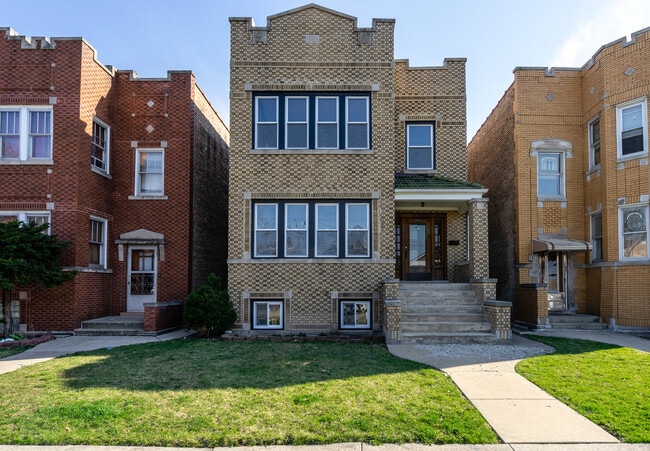 property at 5225 W Melrose St
